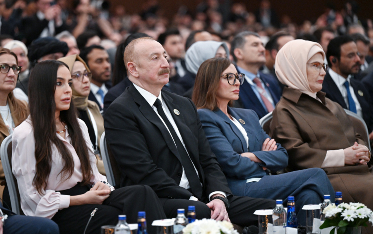 Prezident ailəsi ilə Antalyada tədbirdə - Fotolar