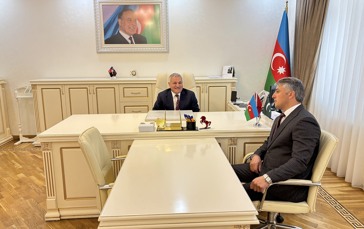 İcra başçısının bank müdiri ilə görüşü tənqid olundu - Foto