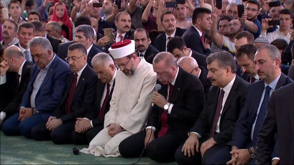 Ərdoğanın bu hərəkəti böyük səs-küy yaratdı - Video 