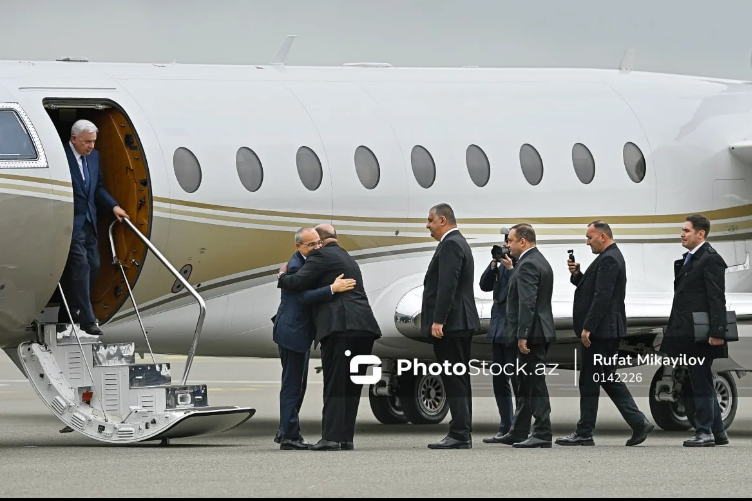 Vahid Ələkbərov rəsmilərlə Füzulidə - Foto&nbsp;