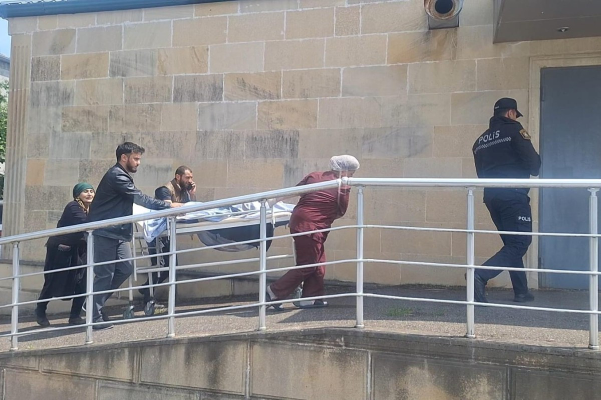 Maşın dərəyə açdı: Ölən var