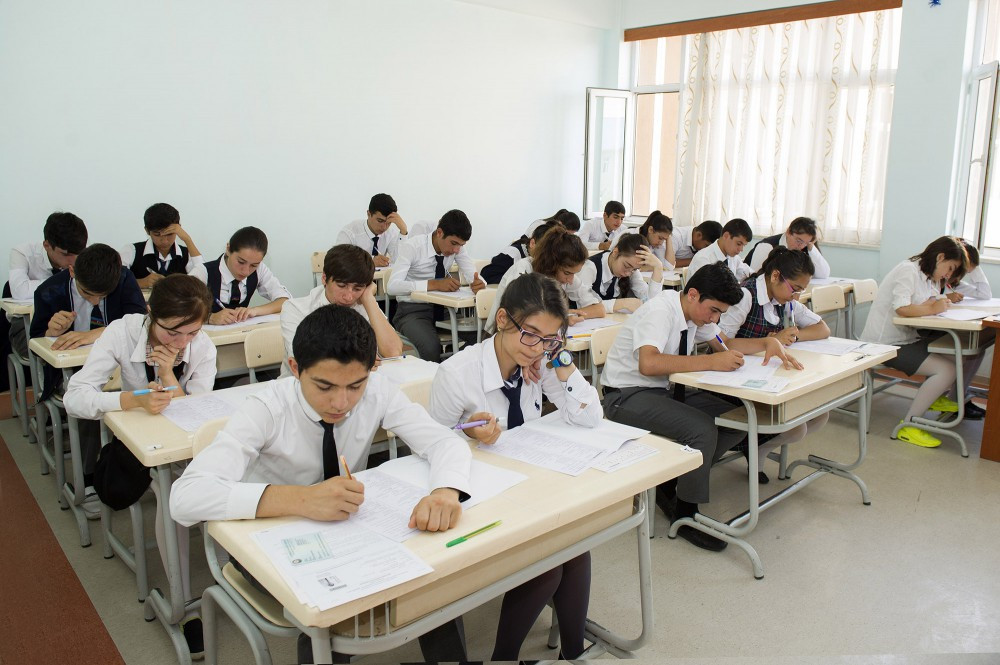 Yuxarı sinif şagirdləri üçün yeni qaydalar qəbul edildi