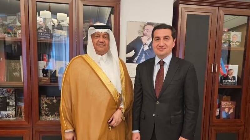Hikmət Hacıyev Səudiyyə Ərəbistanının səfiri ilə görüşdü 