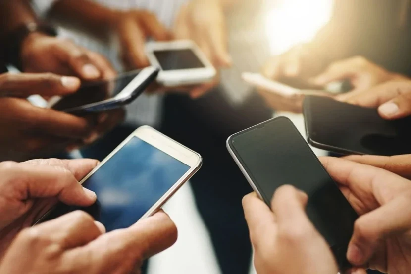 Minlərlə telefon 24 saat sonra şəbəkədən ayrılacaq