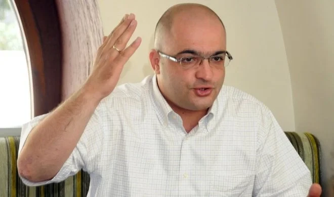 Eynulla Fətullayev \"Haqqın\"ı satdı - Azərbaycandan gedir