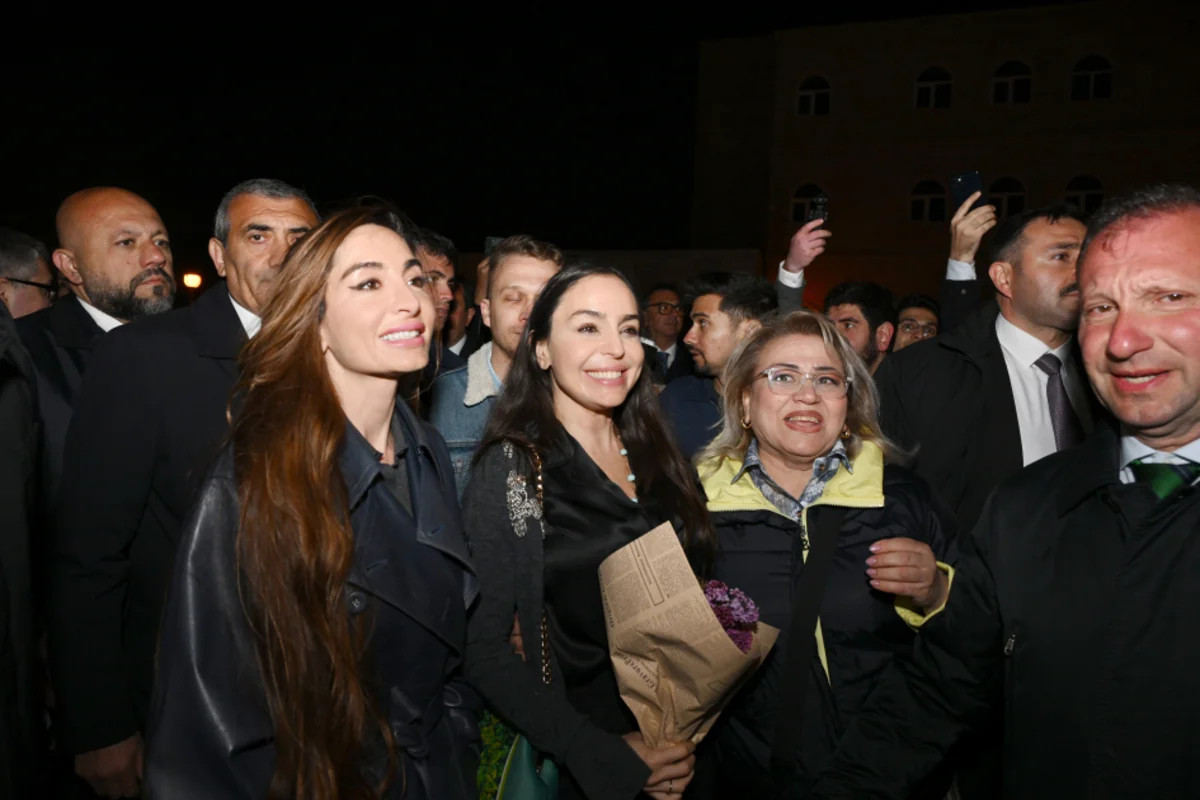 Leyla Əliyeva və Arzu Əliyeva Beynəlxalq Xalça Festivalını ziyarət ediblər 