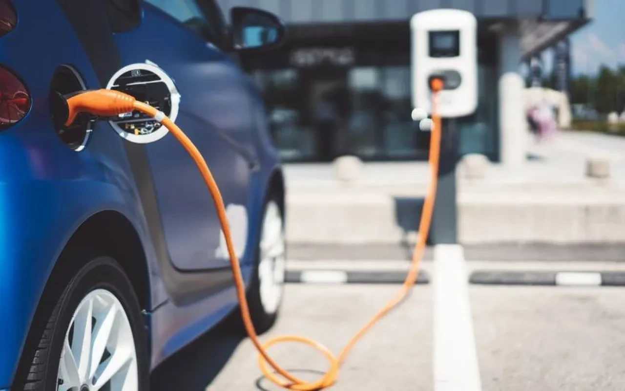 Elektrik və hibrid avtomobillərinin alışına 75 milyon manat kredit verilib&nbsp;