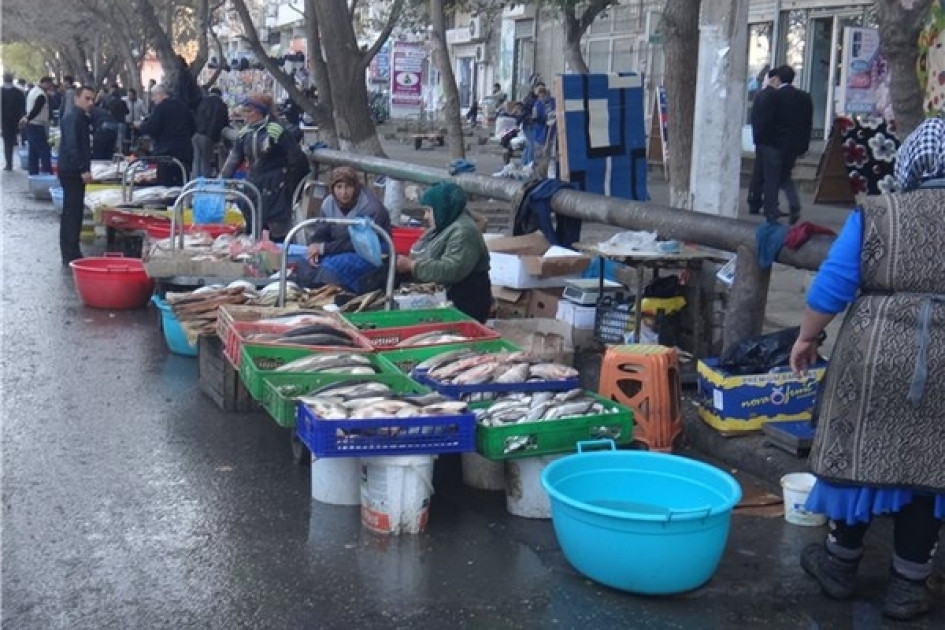 Küçə ticarəti QADAĞAN OLUNUR?&nbsp;