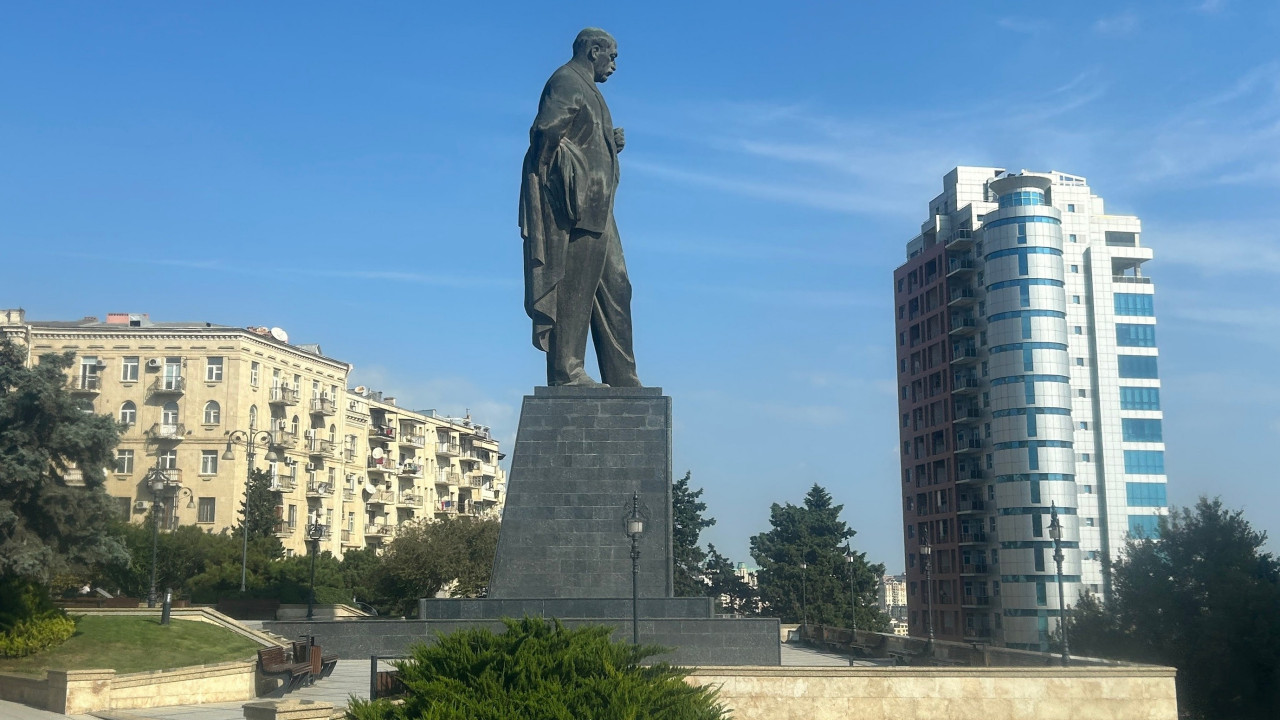 Bütün Azərbaycanı ayağa qaldıran mistik: \"Namaz qılan imam\" silueti&nbsp; hadisəsi