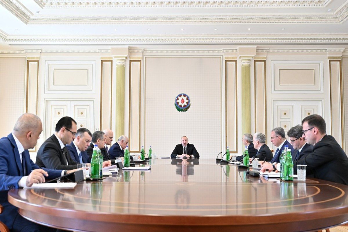 Prezident İlham Əliyev müşavirə keçirir - Bu məsələlərə görə 