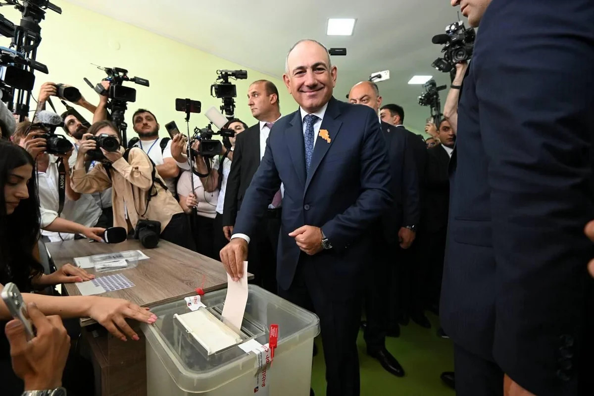 Paşinyan parlament seçkilərində səs verib
