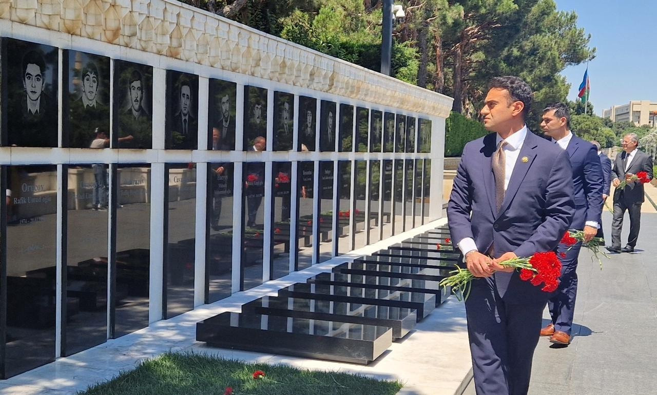ABŞ Konqresinin nümayəndə heyəti Şəhidlər xiyabanını ziyarət edib&nbsp;