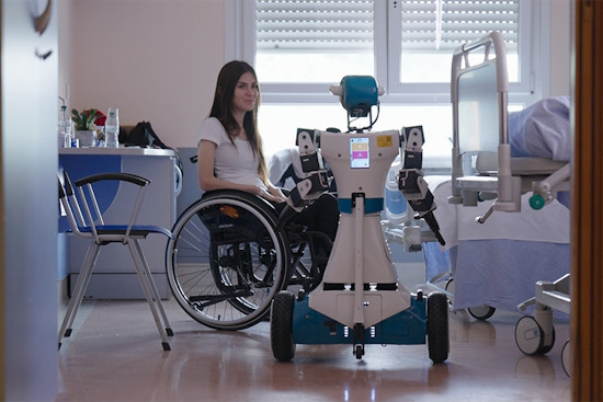 İtaliya xəstəxanasında kiçik robot baxıcı sınaqdan keçirilir  