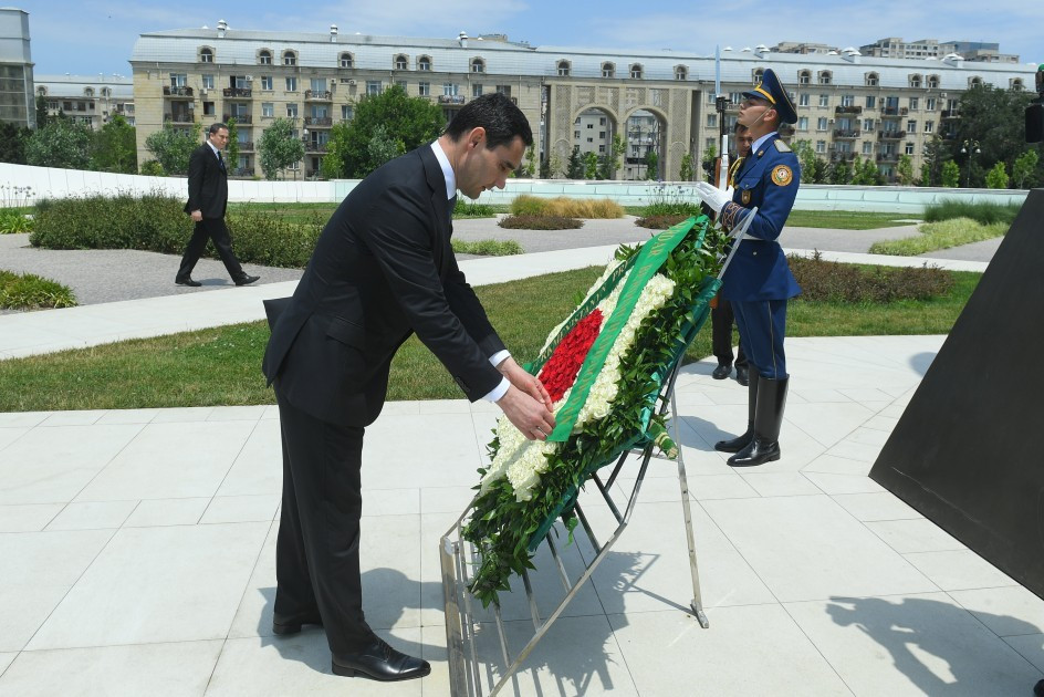 Türkmənistan Prezidenti Zəfər parkını ziyarət edib