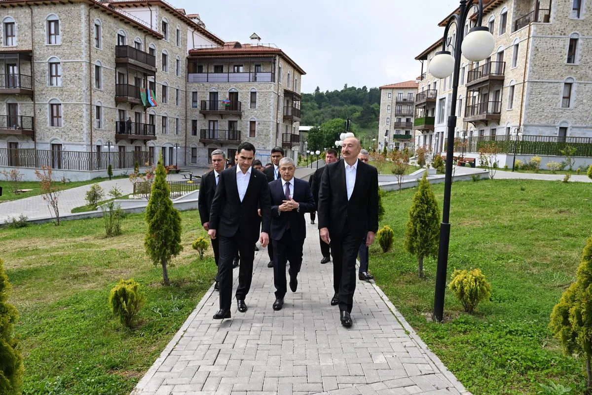 Prezidentlər Şuşada yeni komplekslə tanış olublar