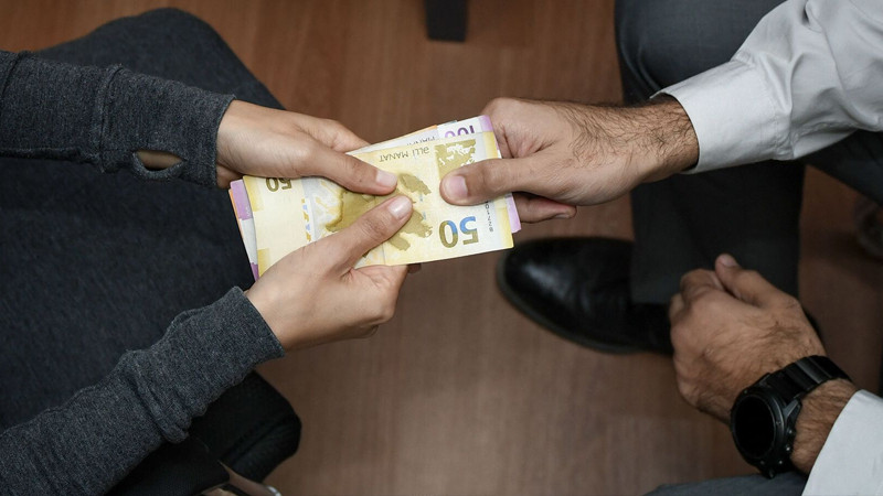İşə düzəltmək adı ilə HƏBSƏ düşdü