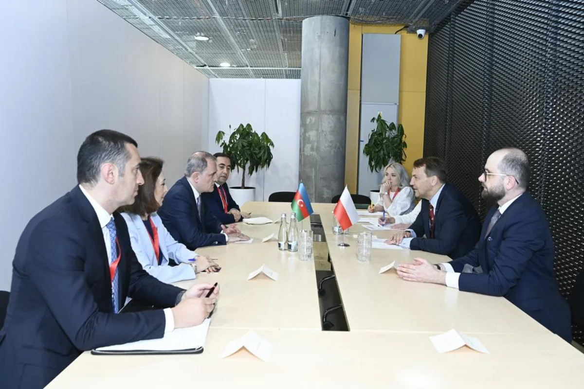 Bayramov və Sikorski regional məsələləri müzakirə etdi