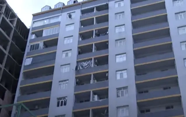 5-ci mərtəbədən yıxılan 4 yaşlı uşaq öldü 