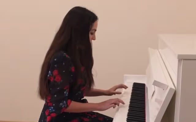 Leyla Əliyeva Şövkət Ələkbərovanın mahnısını ifa etdi - VİDEO 