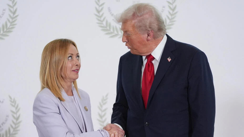 Tramp Melonini SƏRT şəkildə lağa qoydu