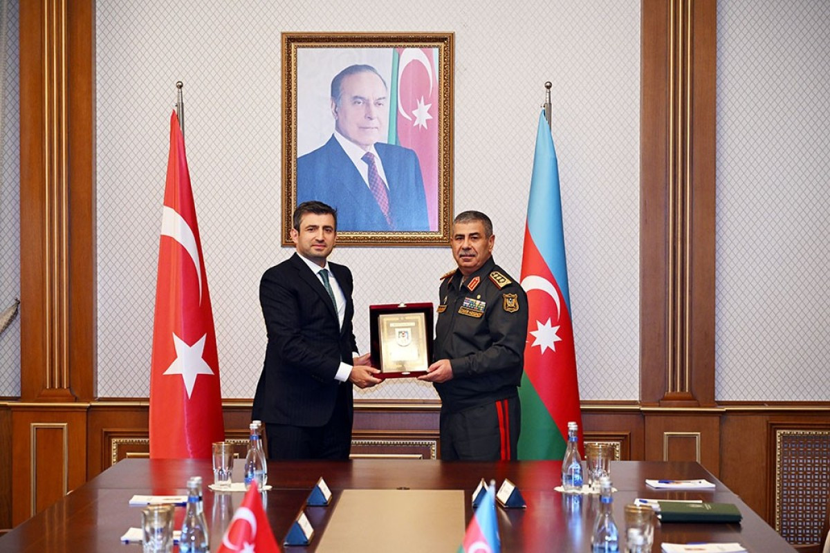 Müdafiə naziri “Baykar” şirkətinin İdarə Heyətinin sədri ilə görüşüb&nbsp;
