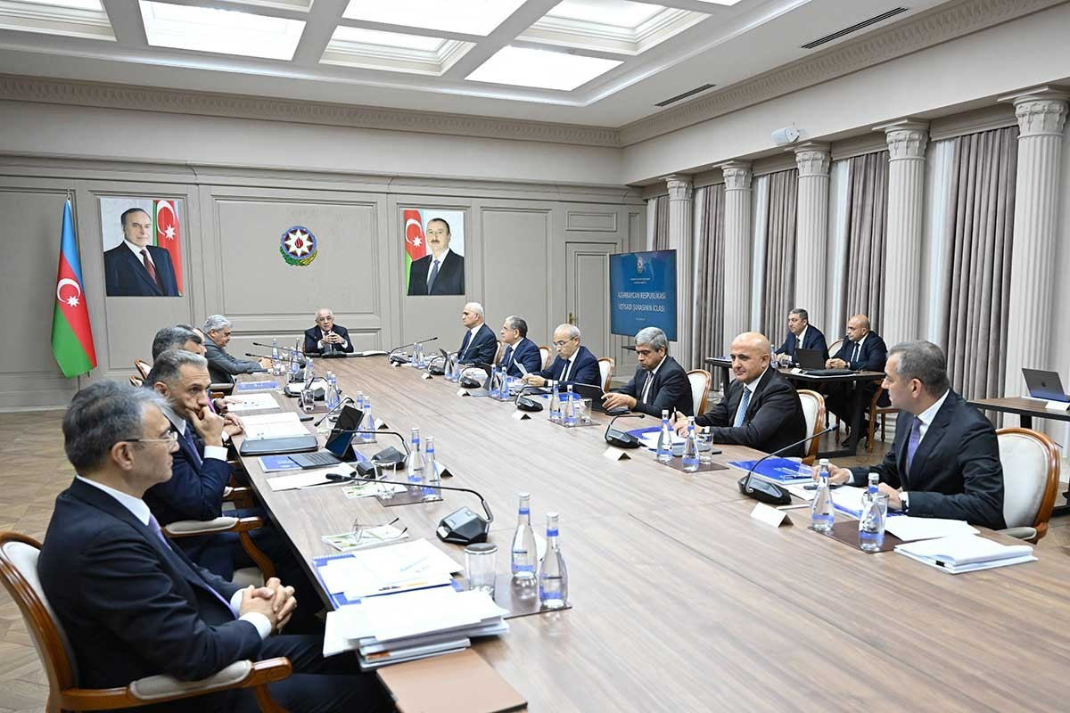 Əli Əsədov nazirləri topladı – bu məsələlər müzakirə olundu