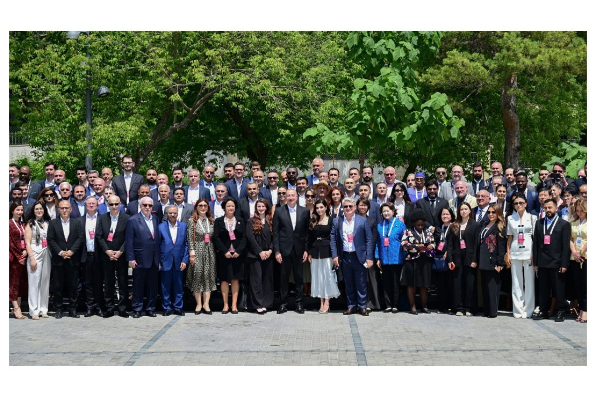 Prezidentin sosial media hesablarında IV Şuşa Qlobal Media Forumundan ailə fotosu paylaşılıb&nbsp;