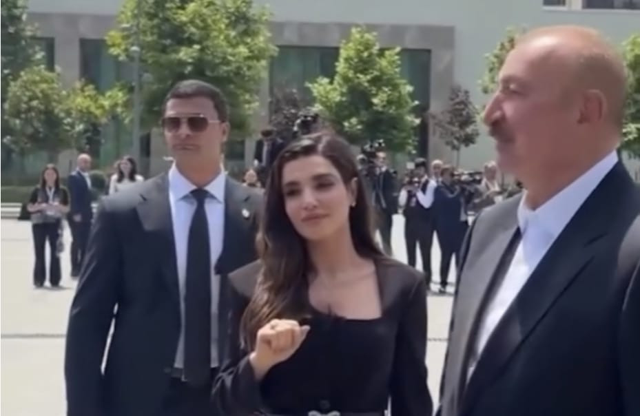 Şuşa Media Forumunda Prezidentin yanında diqqətçəkən xanım kimdir? - FOTOLAR 