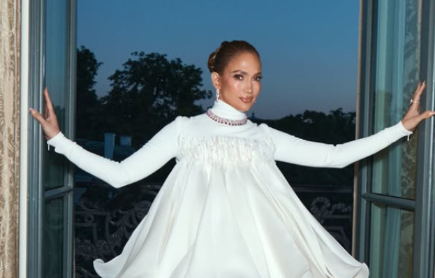 Cennifer Lopez 400 karat brilyantla diqqət çəkdi