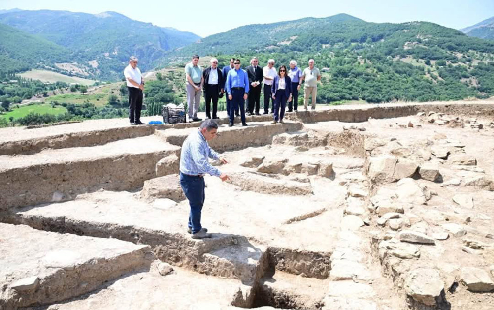 Mədəniyyət naziri Yardımlıda aparılan arxeoloji tədqiqat işləri ilə tanış olub&nbsp;