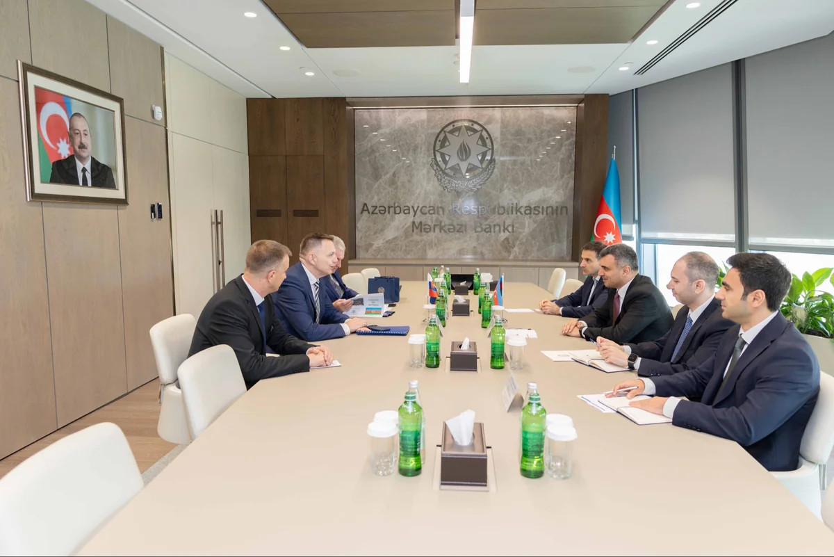 Taleh Kazımov Slovakiya Mərkəzi Bankının rəhbəri ilə görüşüb