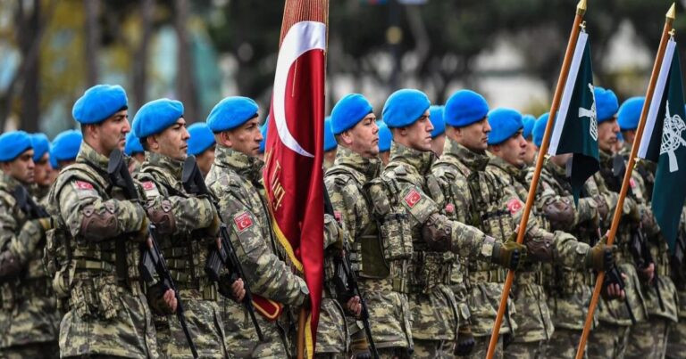 Ərdoğanı hərbi parad zamanı öldürmək istəyiblər - DƏHŞƏTLİ TƏFƏRRÜAT