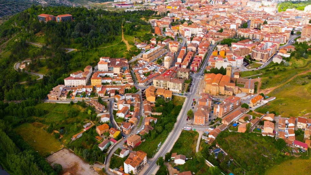 Bu kəndə köçənlərə ev və maaşlı iş verilir&nbsp;