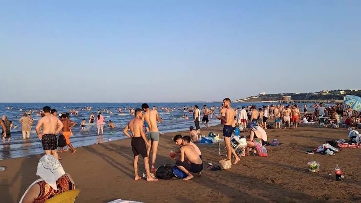 Bakı çimərliklərində təhlükə iddiası: azyaşlı qızlara yaxınlaşan şəxs axtarılır