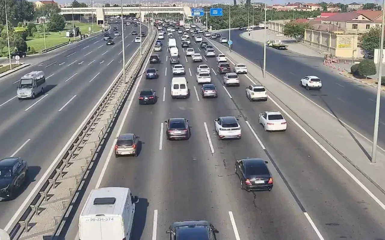 Bəzi yollarda sıxlıq yarandı - SİYAHI&nbsp;