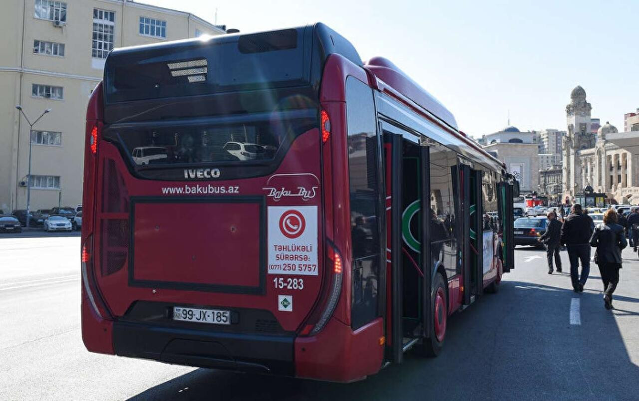 Bakıda avtobusda qadın sərnişin yıxılaraq xəsarət aldı - (Video)&nbsp;