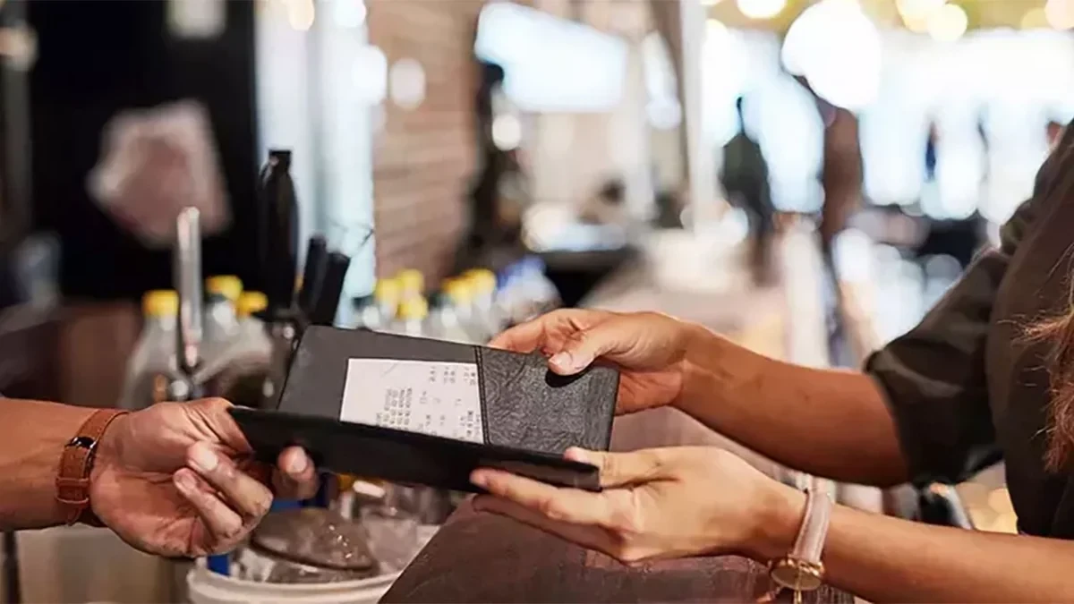 Restoranlarda \"servis haqqı\" tələb olunması qanunidirmi?&nbsp; &nbsp;