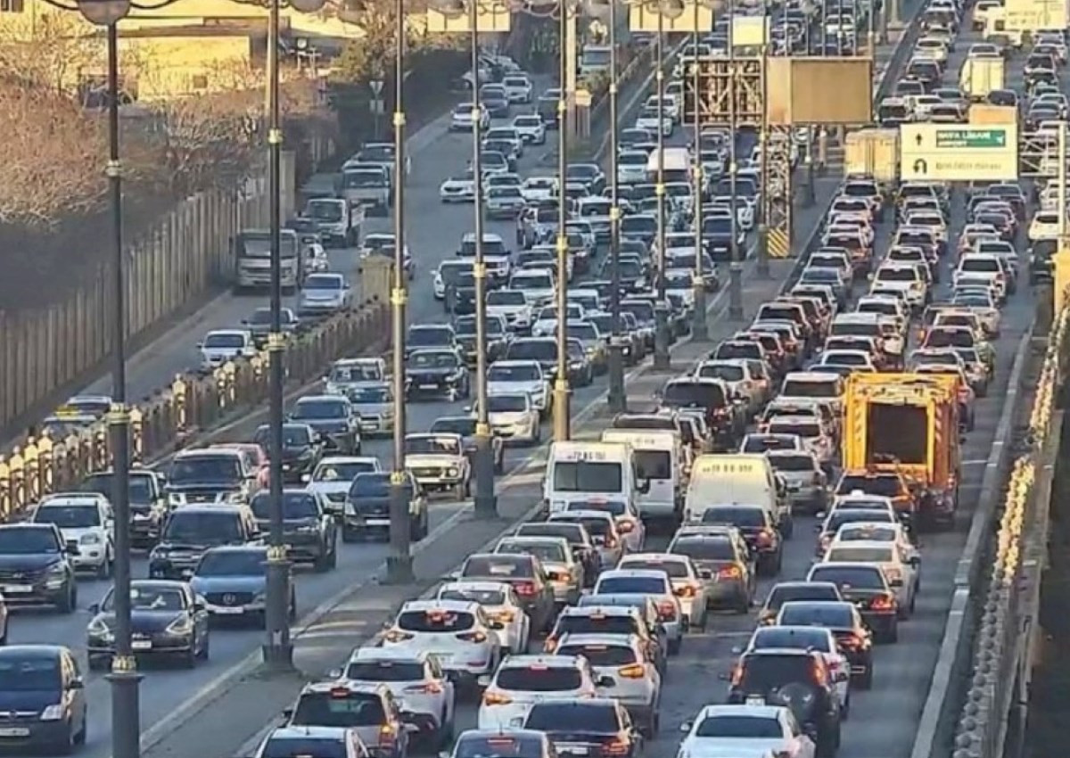 Paytaxtın bəzi küçələrində sıxlıq müşahidə olunur&nbsp;