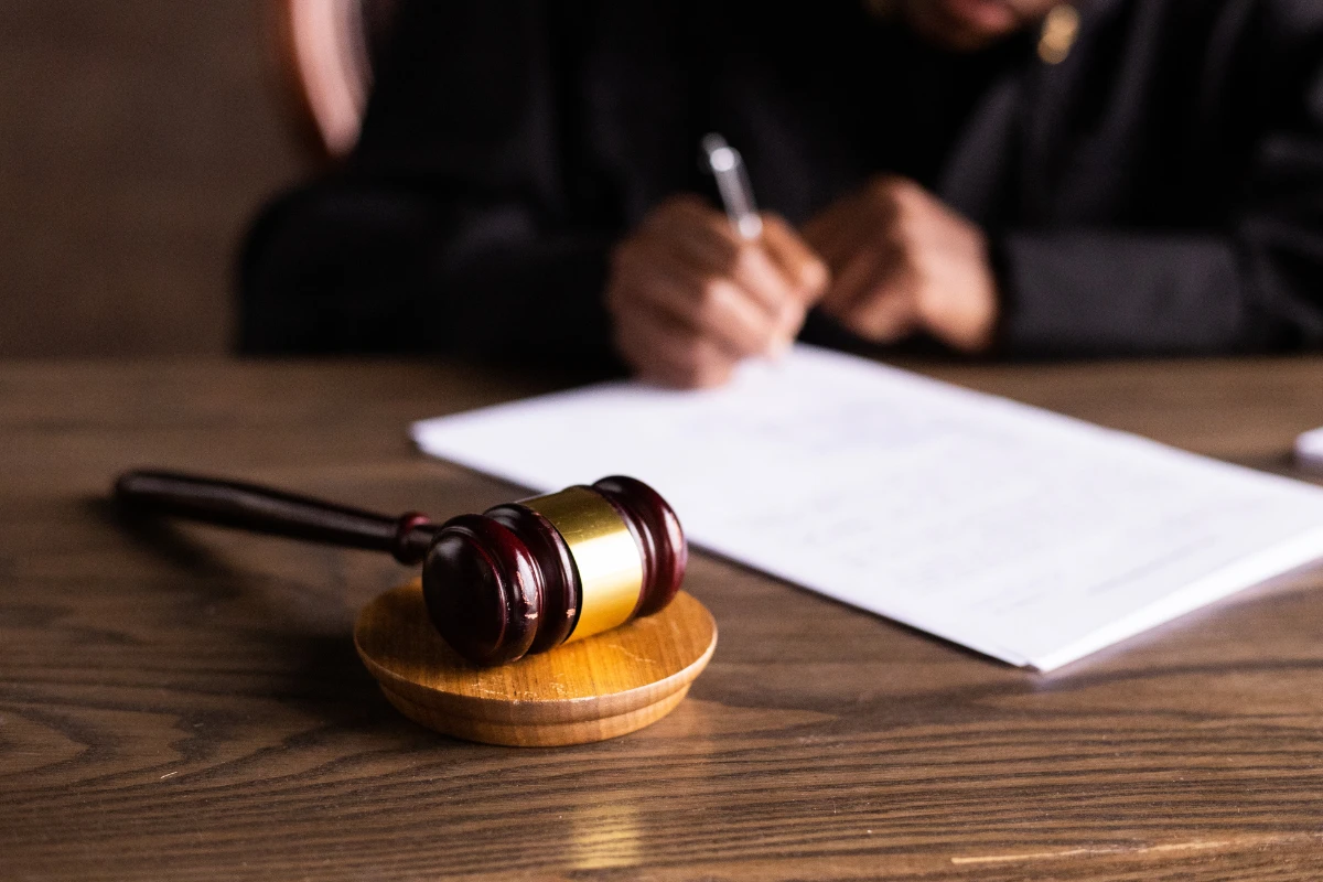 Evdə yaşayan şəxsin razılığı olmadan ev satıla bilərmi? – Vəkil AÇIQLADI&nbsp;&nbsp;