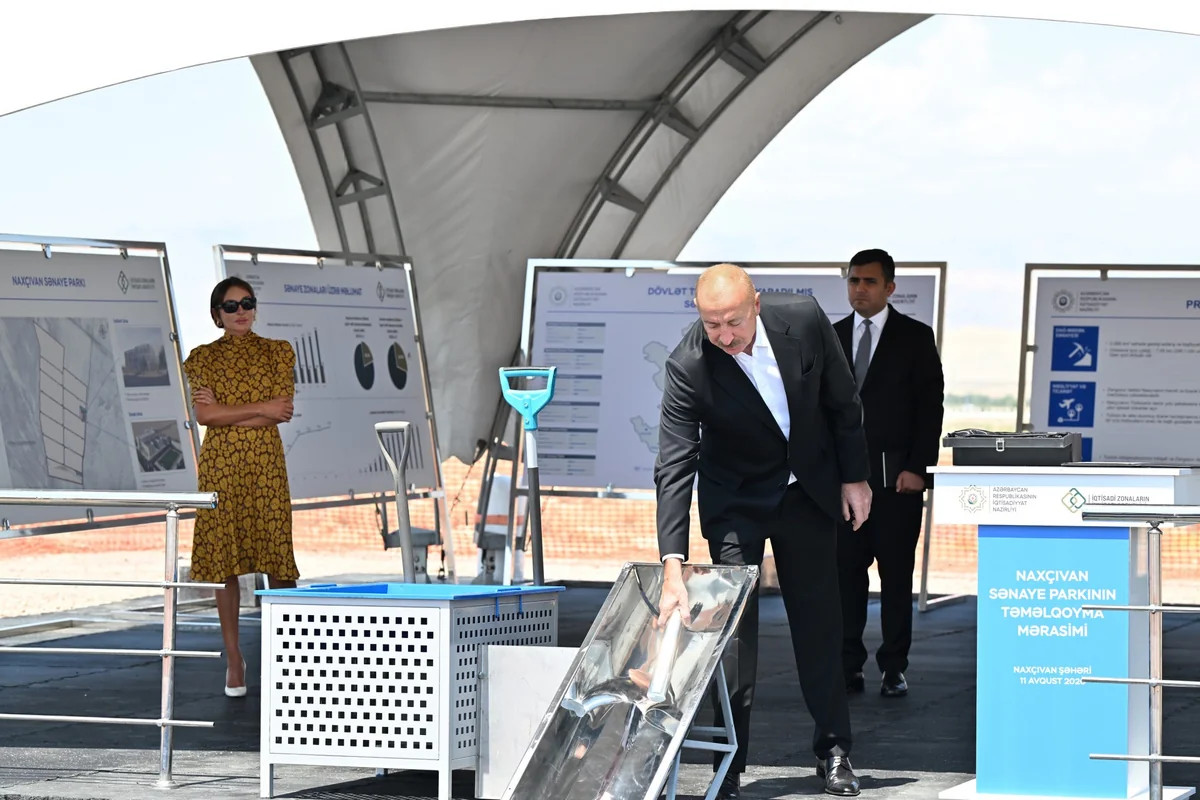 Prezident və birinci xanım açılışda iştirak ediblər