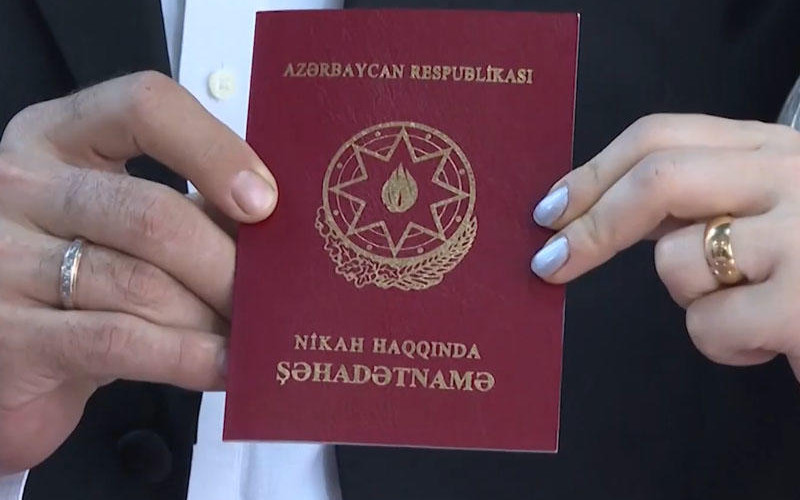 Azərbaycanda həyat yoldaşının soyadını götürən kişilərin sayı açıqlandı 