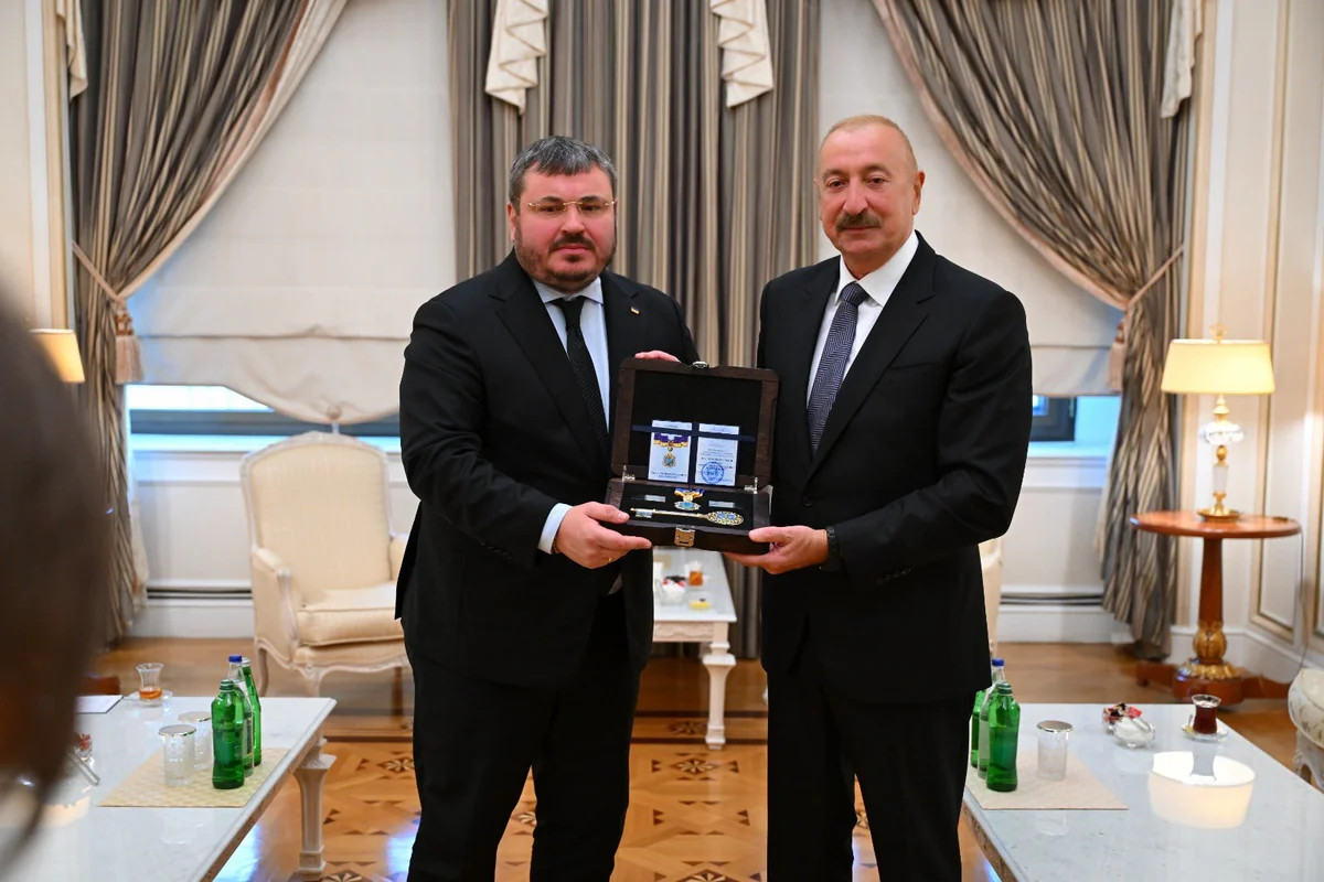 İlham Əliyevə \"İrpen şəhərinin fəxri vətəndaşı\" vəsiqəsi təqdim edilib 