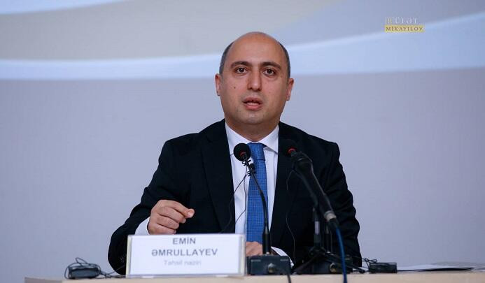 Nazir qalmaqallı xanım direktoru işdən çıxardı 