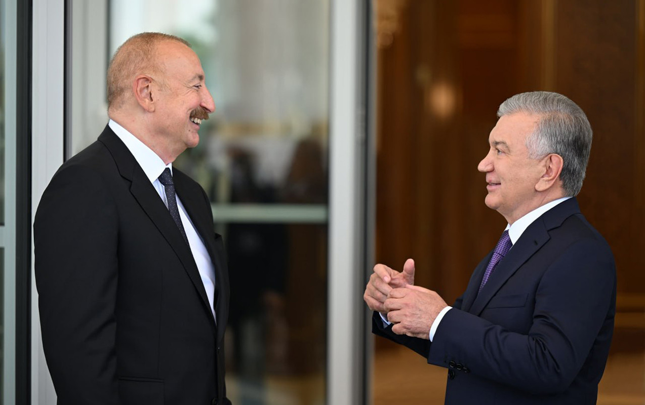 Prezident İlham Əliyev Daşkənddə Müstəqillik abidəsini ziyarət edib 