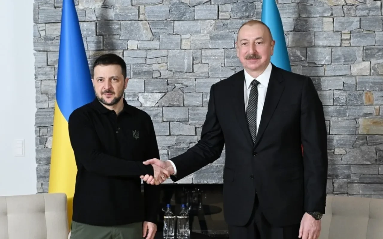 İlham Əliyev Zelenskini təbrik etdi 