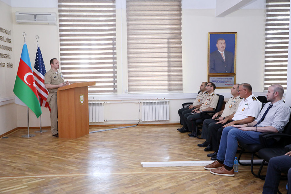 Azərbaycan hərbçiləri ingilis dilini öyrənir 