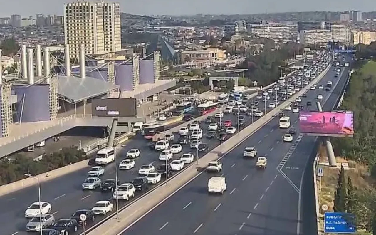 Bakının bu yollarında tıxac var&nbsp;