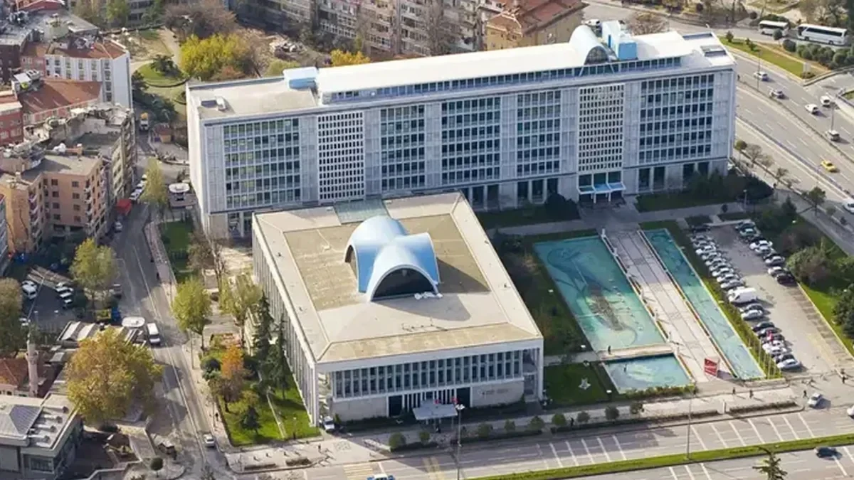 İstanbul bələdiyyəsində yeni əməliyyat: daha 12 nəfər saxlanılıb