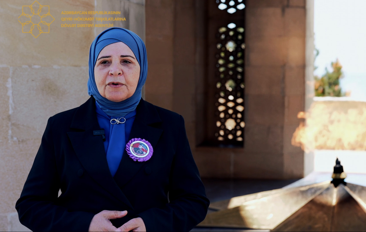 Şəhid anası Şuşada qayalara yazı yazanlara etirazını bildirdi:Bu tarixi abidələr bizim qan yaddaşımızdır  