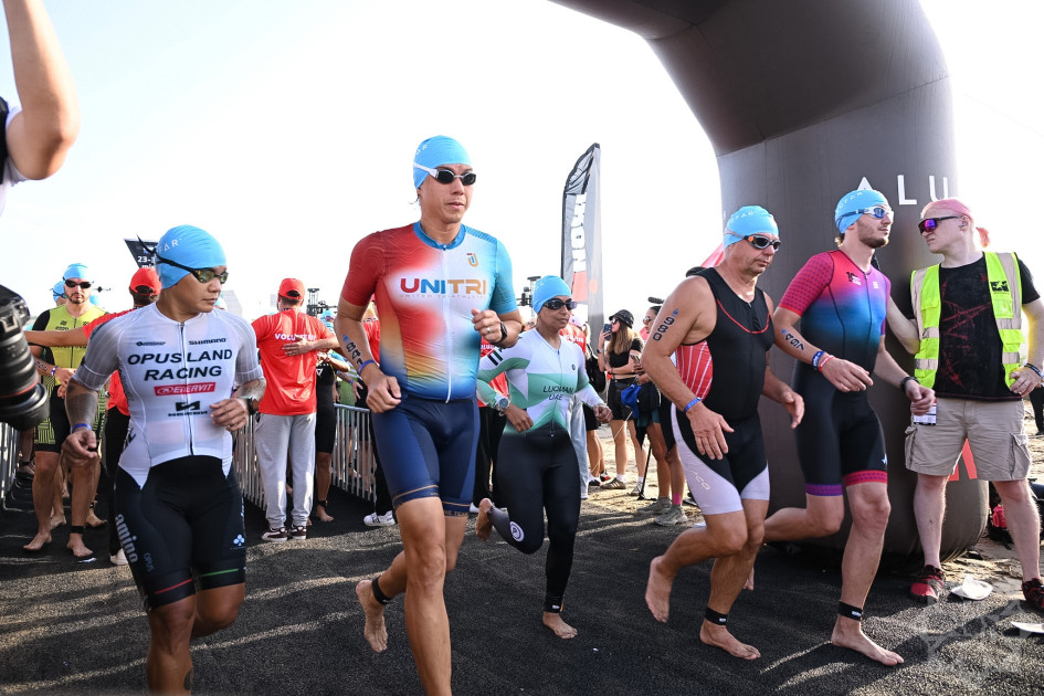 Bakının ev sahibliyi etdiyi “IRONMAN 70.3” triatlon yarışı başlayıb 